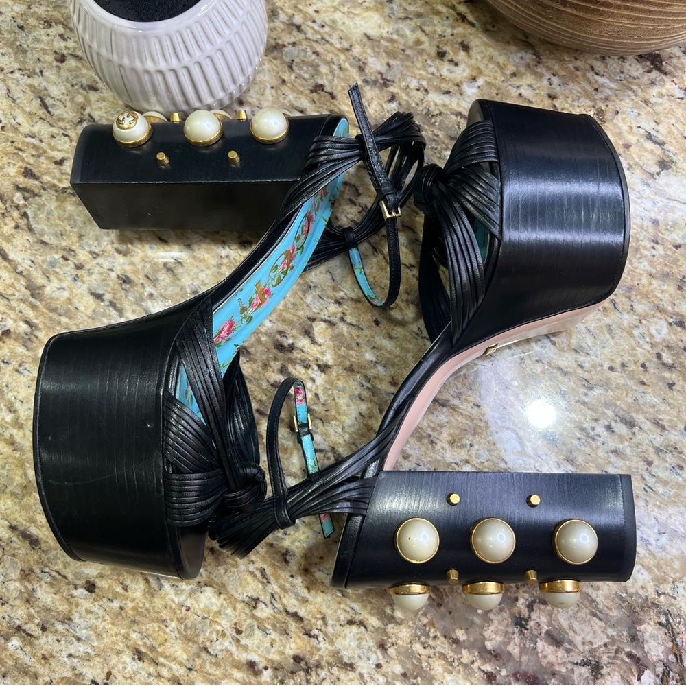 Gucci Black Leather Strappy Pearl & Stud Embellished Platform Sandals 39 - Picture 5 of 11